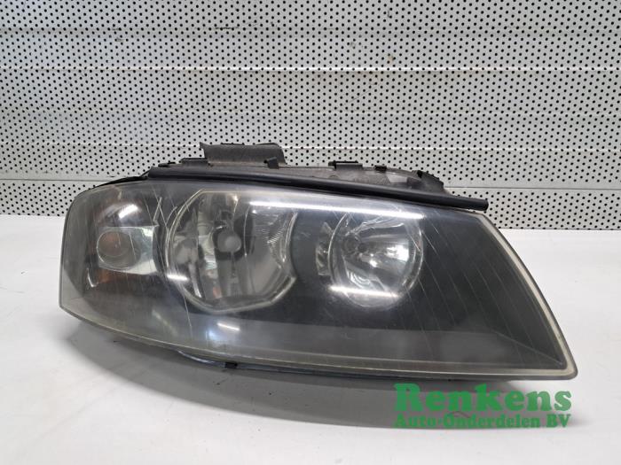 Używane Reflektor prawy Audi A3 (8P1) 2.0 16V FSI Cena € 35,00 Procedura marży oferowane przez Renkens Auto-Onderdelen B.V.