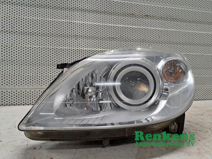 Używane Reflektor lewy Mercedes B (W245) 2.0 B-200 CDI 16V Cena na żądanie oferowane przez Renkens Auto-Onderdelen B.V.