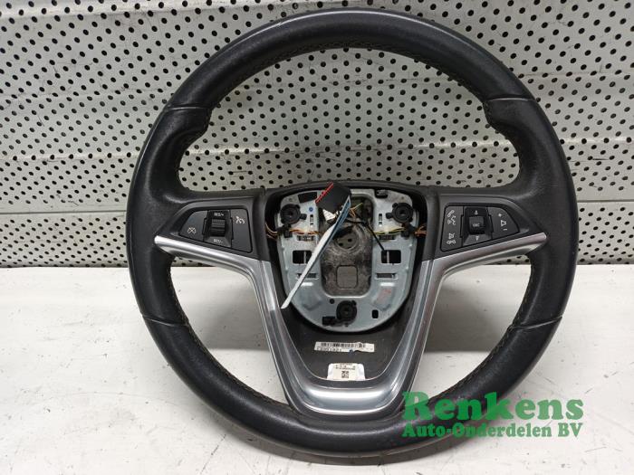 Używane Kierownica Opel Astra J (PC6/PD6/PE6/PF6) 1.4 16V ecoFLEX Cena € 45,00 Procedura marży oferowane przez Renkens Auto-Onderdelen B.V.