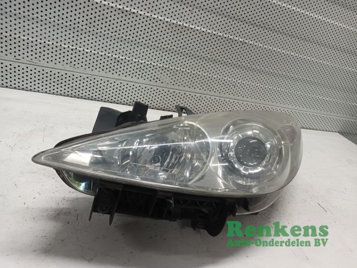 Używane Reflektor lewy Peugeot 307 SW (3H) 2.0 16V Cena € 50,00 Procedura marży oferowane przez Renkens Auto-Onderdelen B.V.