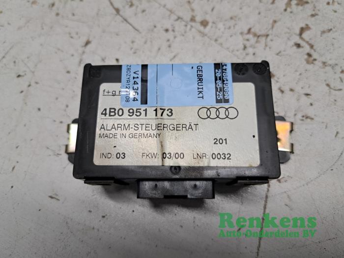 Używane Modul alarmu Audi A4 (B5) 1.9 TDI Cena € 20,00 Procedura marży oferowane przez Renkens Auto-Onderdelen B.V.