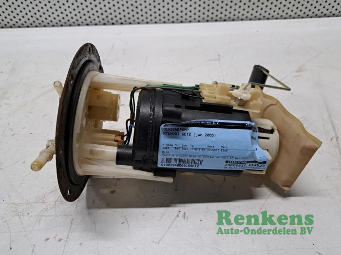 Usagé Pompe essence Hyundai Getz 1.3i 12V Prix € 30,00 Règlement à la marge proposé par Renkens Auto-Onderdelen B.V.