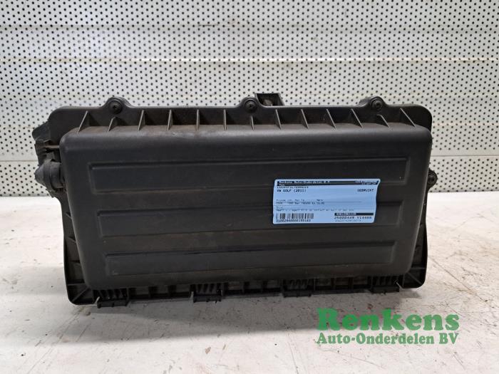 Gebrauchte Luftfiltergehäuse Volkswagen Golf VI (5K1) 1.4 16V Preis € 25,00 Margenregelung angeboten von Renkens Auto-Onderdelen B.V.