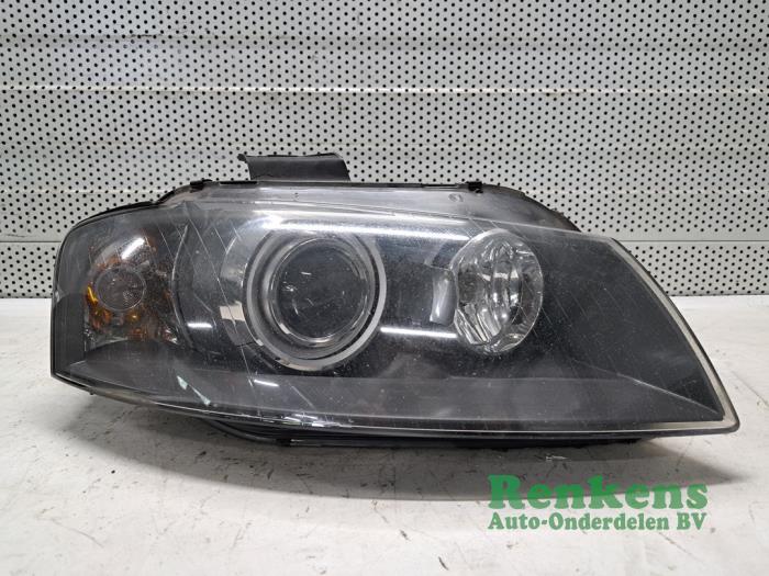 Używane Reflektor prawy Audi A3 (8P1) 2.0 TDI DPF Cena na żądanie oferowane przez Renkens Auto-Onderdelen B.V.