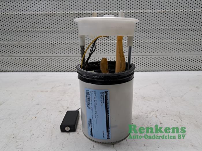 Usagé Pompe essence Volkswagen Polo V (6R) 1.0 12V BlueMotion Technology Prix € 40,00 Règlement à la marge proposé par Renkens Auto-Onderdelen B.V.