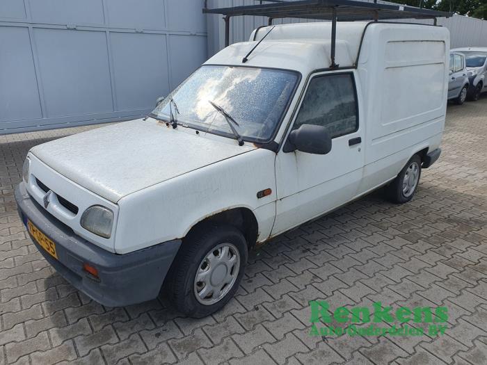 Usados Parachoques Renault Express/Rapid/Extra 1.2i Precio de solicitud ofrecido por Renkens Auto-Onderdelen B.V.