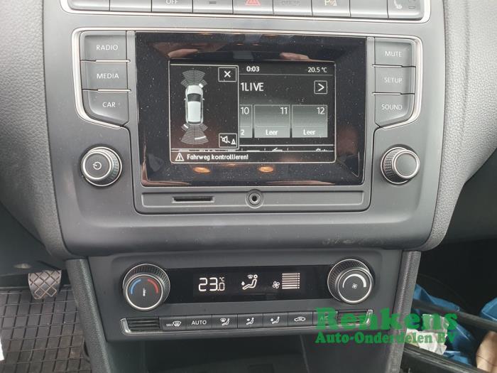 Gebrauchte Radio Volkswagen Polo V (6R) 1.0 12V BlueMotion Technology Preis € 200,00 Margenregelung angeboten von Renkens Auto-Onderdelen B.V.