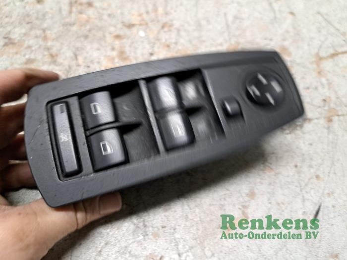 Usados Interruptor de ventanilla eléctrica BMW X3 (E83) 2.5 Si 24V Precio de solicitud ofrecido por Renkens Auto-Onderdelen B.V.