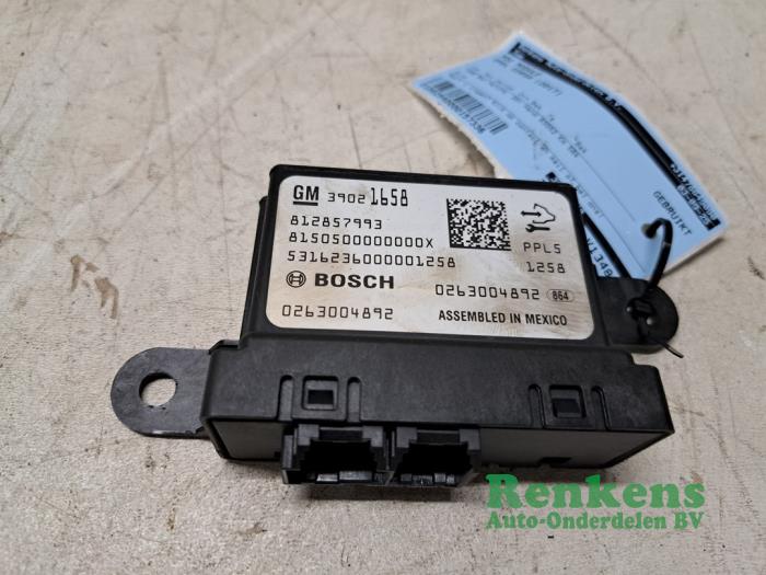 Usagé Module PDC Opel Corsa E 1.4 16V Bi-Fuel Prix € 25,00 Règlement à la marge proposé par Renkens Auto-Onderdelen B.V.