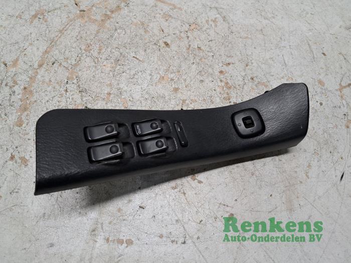 Usados Interruptor de ventanilla eléctrica Mazda 323 F (BA14) 2.0i V6 24V GLX,GT Precio € 20,00 Norma de margen ofrecido por Renkens Auto-Onderdelen B.V.