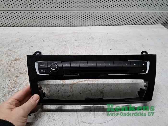 Używane Panel obslugi radia BMW 1 serie (F20) 120i 2.0 16V Cena € 85,00 Procedura marży oferowane przez Renkens Auto-Onderdelen B.V.