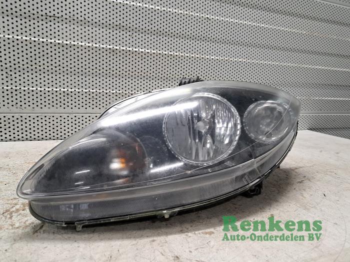 Używane Reflektor lewy Seat Altea (5P1) 2.0 FSI 16V Cena € 50,00 Procedura marży oferowane przez Renkens Auto-Onderdelen B.V.