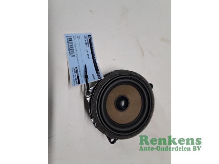 Używane Glosnik BMW 4 serie Gran Coupe (F36) 418i 1.5 TwinPower Turbo 12V Cena € 25,00 Procedura marży oferowane przez Renkens Auto-Onderdelen B.V.