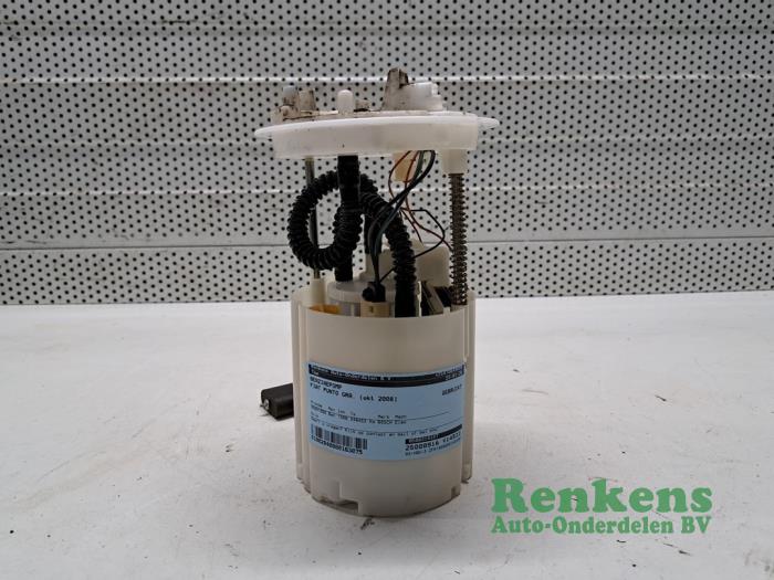 Usagé Pompe essence Fiat Grande Punto (199) 1.4 Prix € 30,00 Règlement à la marge proposé par Renkens Auto-Onderdelen B.V.