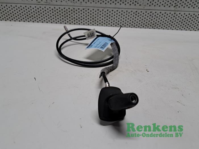 Używane Antena Renault Kangoo Express (FW) ZE Cena € 20,00 Procedura marży oferowane przez Renkens Auto-Onderdelen B.V.