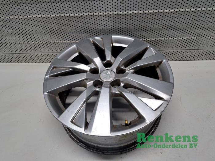 Używane Obrecz Peugeot 3008 II (M4/MC/MJ/MR) 1.2 12V e-THP PureTech 130 Cena € 60,00 Procedura marży oferowane przez Renkens Auto-Onderdelen B.V.