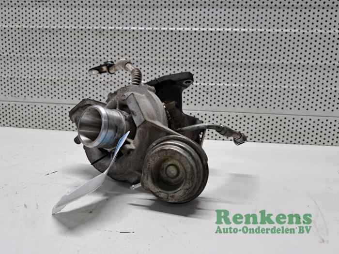 Turbo van een Fiat Doblo Cargo (263) 1.6 D Multijet 2012