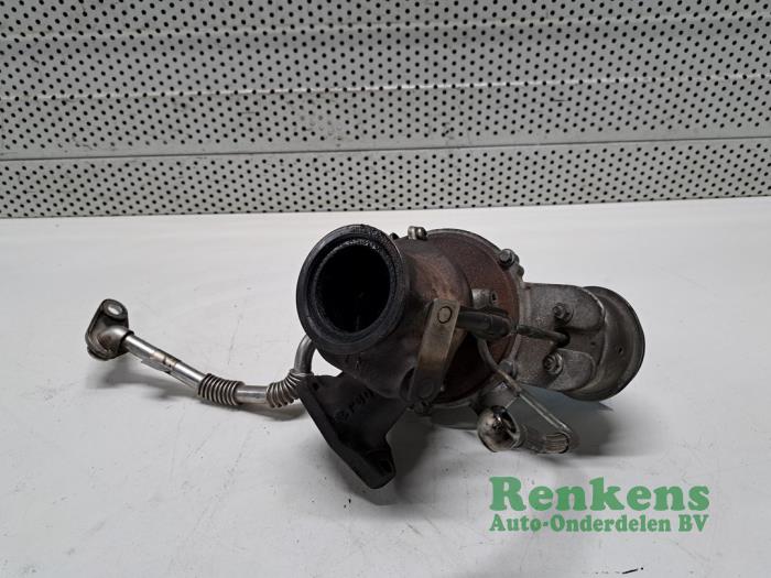 Turbo van een Fiat Doblo Cargo (263) 1.6 D Multijet 2012