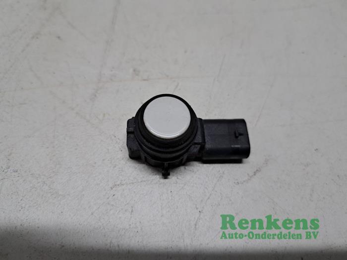 Usados Sensor PDC BMW 4 serie Gran Coupe (F36) 430i 2.0 16V Precio € 25,00 Norma de margen ofrecido por Renkens Auto-Onderdelen B.V.