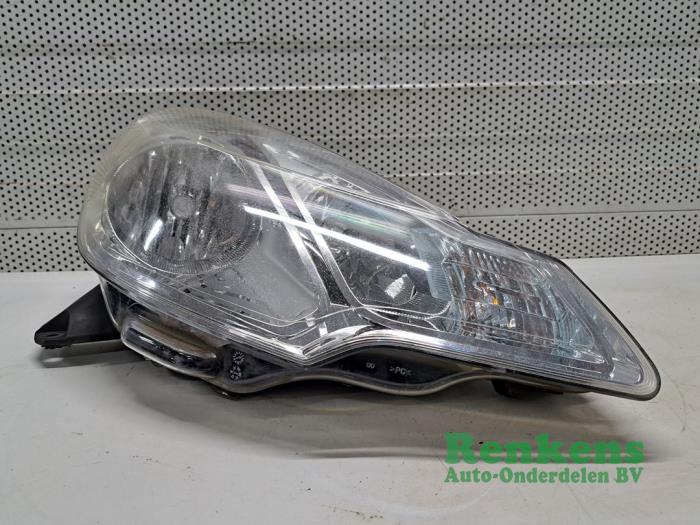 Używane Reflektor prawy Citroen DS3 (SA) 1.6 e-HDi Cena € 60,00 Procedura marży oferowane przez Renkens Auto-Onderdelen B.V.