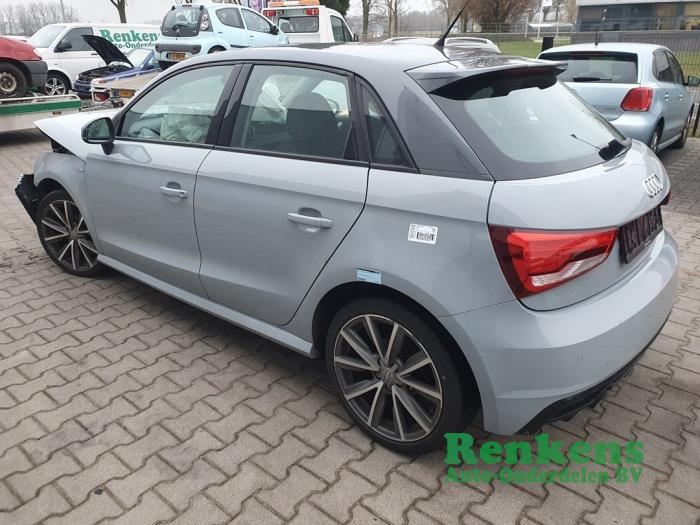 Używane Próg lewy Audi A1 Sportback (8XA/8XF) 1.0 TFSI Ultra 12V Cena na żądanie oferowane przez Renkens Auto-Onderdelen B.V.