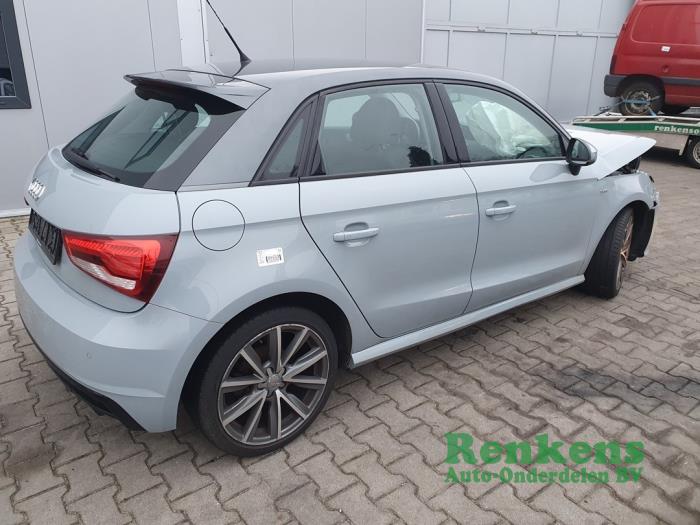 Używane Próg prawy Audi A1 Sportback (8XA/8XF) 1.0 TFSI Ultra 12V Cena na żądanie oferowane przez Renkens Auto-Onderdelen B.V.