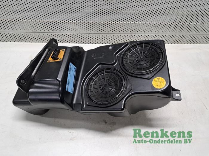Używane Subwoofer BMW X5 (E53) 4.6 iS V8 32V Cena € 50,00 Procedura marży oferowane przez Renkens Auto-Onderdelen B.V.