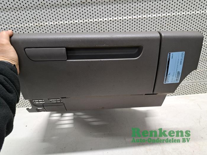 Gebrauchte Handschuhfach Audi A2 (8Z0) 1.4 16V Preis auf Anfrage angeboten von Renkens Auto-Onderdelen B.V.