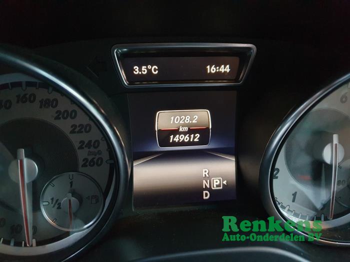 Usagé Culasse Mercedes CLA (117.3) 1.6 CLA-200 16V Prix sur demande proposé par Renkens Auto-Onderdelen B.V.