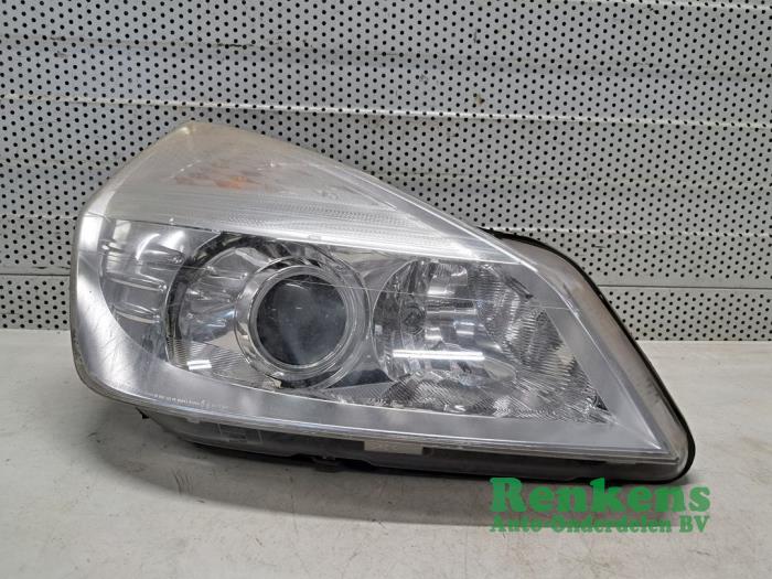 Używane Reflektor prawy Renault Espace (JK) 3.5 V6 24V Phase I Cena € 75,00 Procedura marży oferowane przez Renkens Auto-Onderdelen B.V.