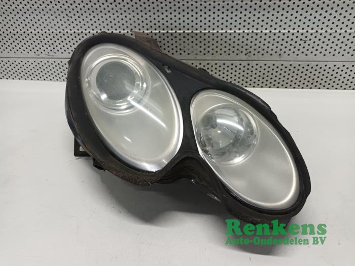Używane Reflektor prawy Smart Forfour (454) 1.3 16V Cena € 60,00 Procedura marży oferowane przez Renkens Auto-Onderdelen B.V.