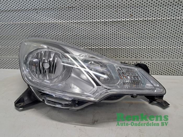 Używane Reflektor prawy Citroen DS3 (SA) 1.6 16V VTS THP 155 Cena € 100,00 Procedura marży oferowane przez Renkens Auto-Onderdelen B.V.
