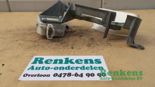 Usagé Serrure de coffre Volkswagen Polo Prix € 15,00 Règlement à la marge proposé par Renkens Auto-Onderdelen B.V.