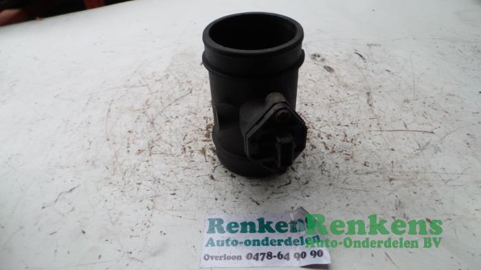 Gebrauchte Luftmassenmesser Opel Omega Preis € 20,00 Margenregelung angeboten von Renkens Auto-Onderdelen B.V.