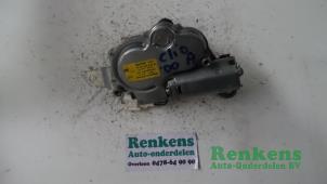 Usagé Moteur essuie-glace arrière Renault Clio Prix € 15,00 Règlement à la marge proposé par Renkens Auto-Onderdelen B.V.