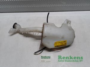 Usagé Réservoir lave-glace arrière Citroen Xsara Picasso (CH) 1.8 16V Prix € 20,00 Règlement à la marge proposé par Renkens Auto-Onderdelen B.V.
