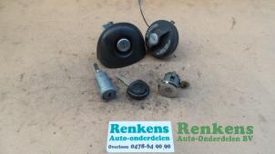Używane Zestaw zamków Opel Agila Cena € 50,00 Procedura marży oferowane przez Renkens Auto-Onderdelen B.V.