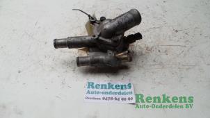 Usagé Boîtier thermostat Opel Combo (Corsa C) 1.7 DTI 16V Prix € 25,00 Règlement à la marge proposé par Renkens Auto-Onderdelen B.V.