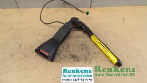 Usagé Insertion ceinture de sécurité avant gauche Opel Astra Prix € 25,00 Règlement à la marge proposé par Renkens Auto-Onderdelen B.V.