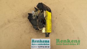 Używane Mechanizm blokady drzwi lewych wersja 2-drzwiowa Ford Focus 1 1.6 16V Cena € 25,00 Procedura marży oferowane przez Renkens Auto-Onderdelen B.V.
