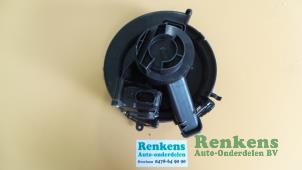 Usagé Ventilateur chauffage Opel Zafira (F75) 1.8 16V Prix € 40,00 Règlement à la marge proposé par Renkens Auto-Onderdelen B.V.