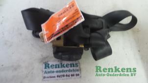 Usagé Ceinture arrière gauche Peugeot 206 Prix € 25,00 Règlement à la marge proposé par Renkens Auto-Onderdelen B.V.