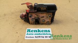 Usagé Serrure portière mécanique 2portes droite Volkswagen Polo Prix € 25,00 Règlement à la marge proposé par Renkens Auto-Onderdelen B.V.