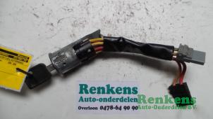 Used Ignition lock + key Renault Clio (B/C57/357/557/577) 1.4 Kat. Price € 25,00 Margin scheme offered by Renkens Auto-Onderdelen B.V.
