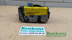 Gebrauchte Türschlossmechanik 2-türig rechts Opel Vivaro 1.9 DI Preis € 30,00 Margenregelung angeboten von Renkens Auto-Onderdelen B.V.