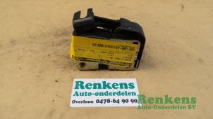 Used Door lock mechanism 2-door, left Renault Clio Price € 25,00 Margin scheme offered by Renkens Auto-Onderdelen B.V.