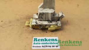 Usagé Serrure portière mécanique 4portes avant droite Ford Focus Prix € 30,00 Règlement à la marge proposé par Renkens Auto-Onderdelen B.V.