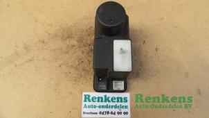 Usados Bomba de vacío de cierre centralizado eléctrico Audi 80 Precio € 30,00 Norma de margen ofrecido por Renkens Auto-Onderdelen B.V.