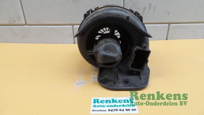 Heating and ventilation fan motor from a Renault 19 Phase II/III (B/C53) 1.4 TS,GTS,TSE 1993
