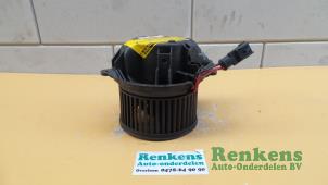 Używane Silnik wentylatora nagrzewnicy Renault Megane Scénic (JA) 1.6 RT Cena € 35,00 Procedura marży oferowane przez Renkens Auto-Onderdelen B.V.